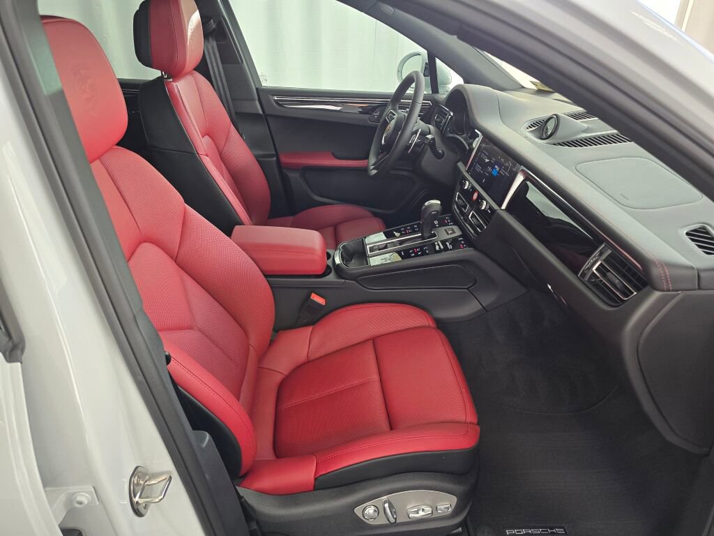 New 2026 Porsche Macan image 22