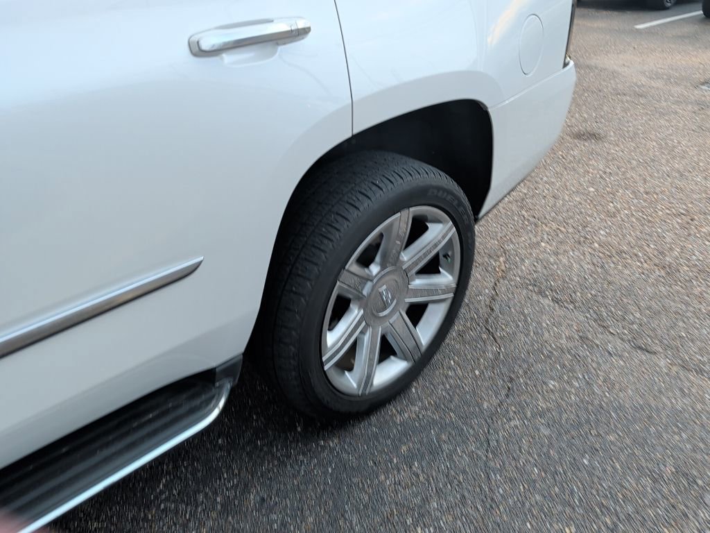 Used 2016 Cadillac Escalade Luxury image 7