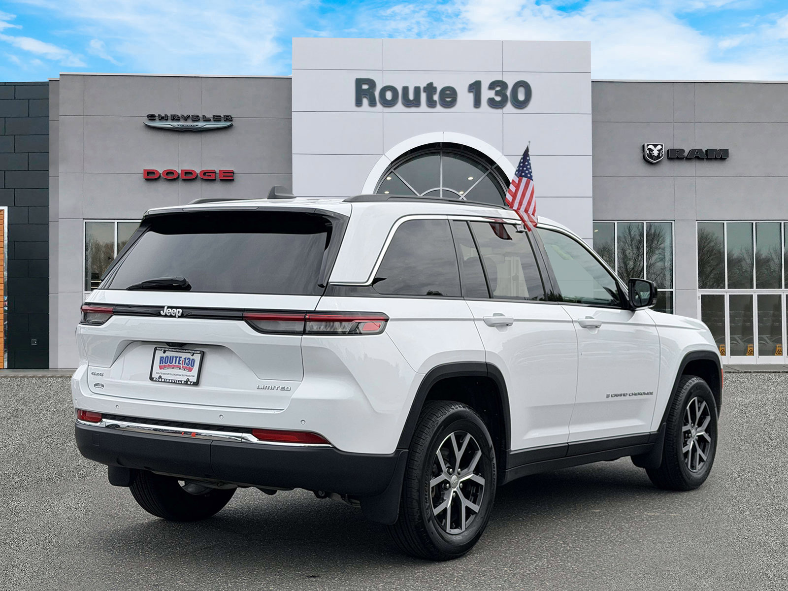 Used 2025 Jeep Grand Cherokee Limited w/ MOPAR Finishing Package AWD/4WD image 4