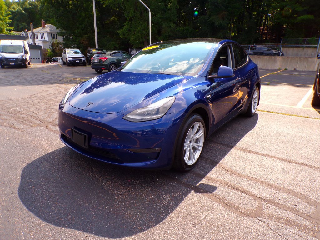 Used 2023 Tesla Model Y Long Range AWD/4WD image 1