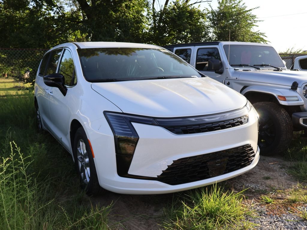 New 2027 Chrysler Pacifica Select FWD image 17