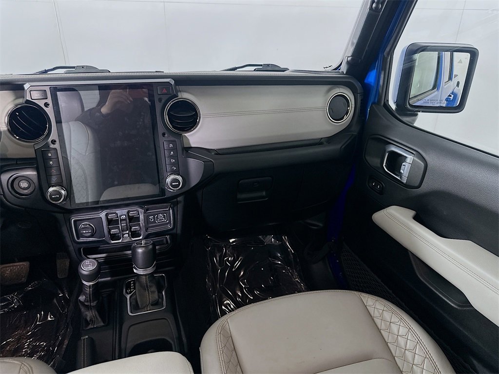 Used 2023 Jeep Gladiator Overland image 18