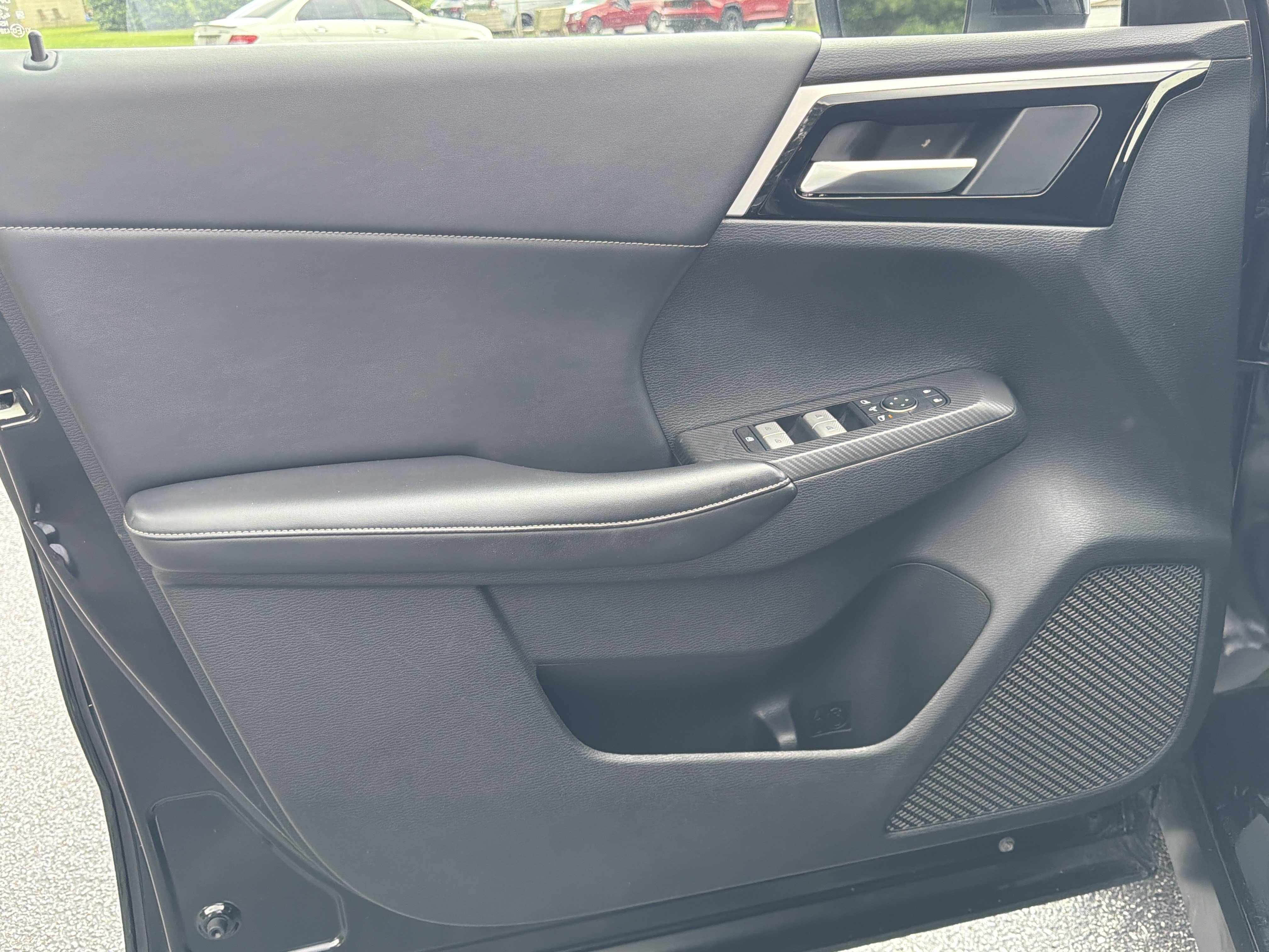 Used 2023 Mitsubishi Outlander SE FWD image 8