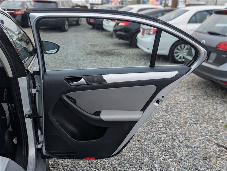 Used 2014 Volkswagen Jetta SEL FWD image 15