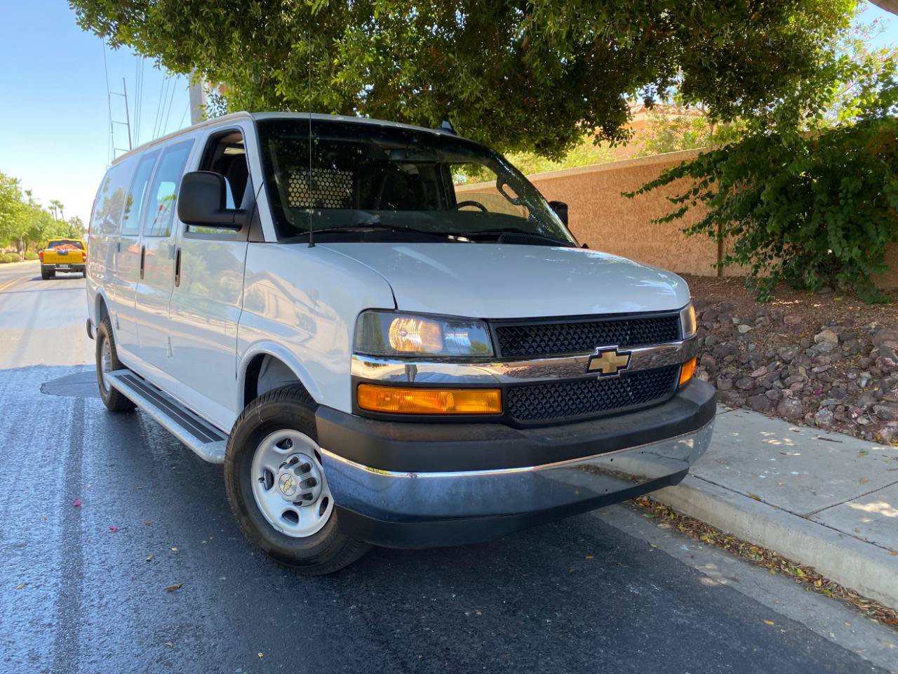 Used 2025 Chevrolet Express 2500 w/ Driver Convenience Package RWD image 4