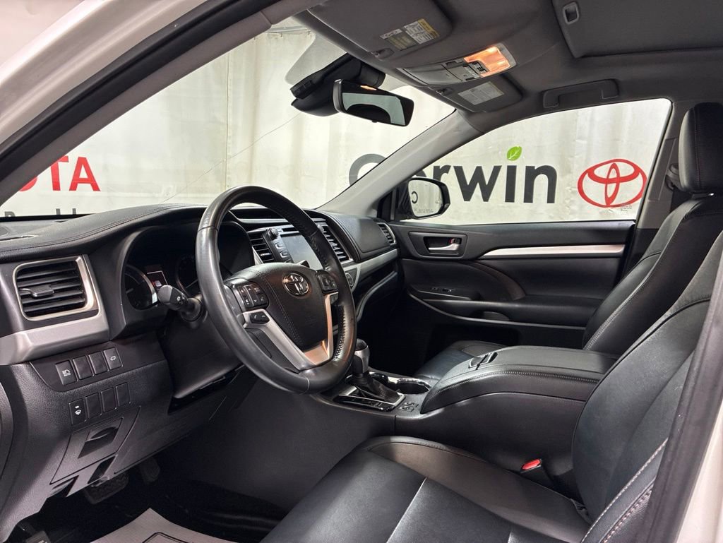 Used 2019 Toyota Highlander XLE w/ Carpet Mat Package (TMS) AWD/4WD image 27
