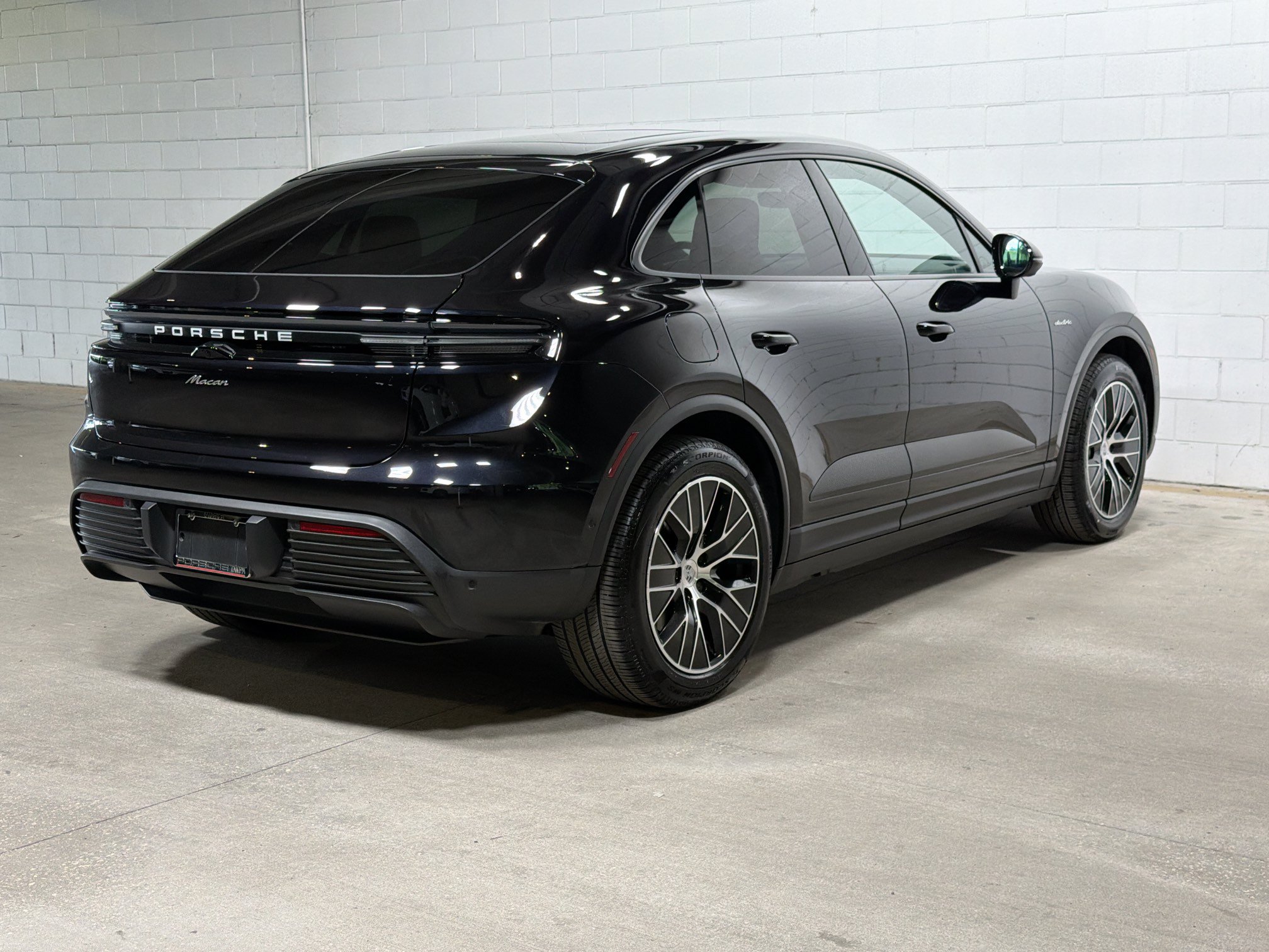 Certified 2026 Porsche Macan Electric RWD image 7