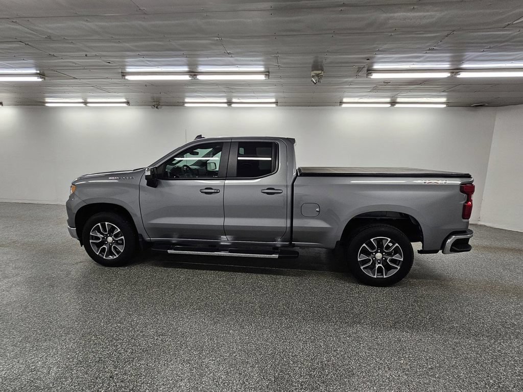 Used 2024 Chevrolet Silverado 1500 LT AWD/4WD image 10