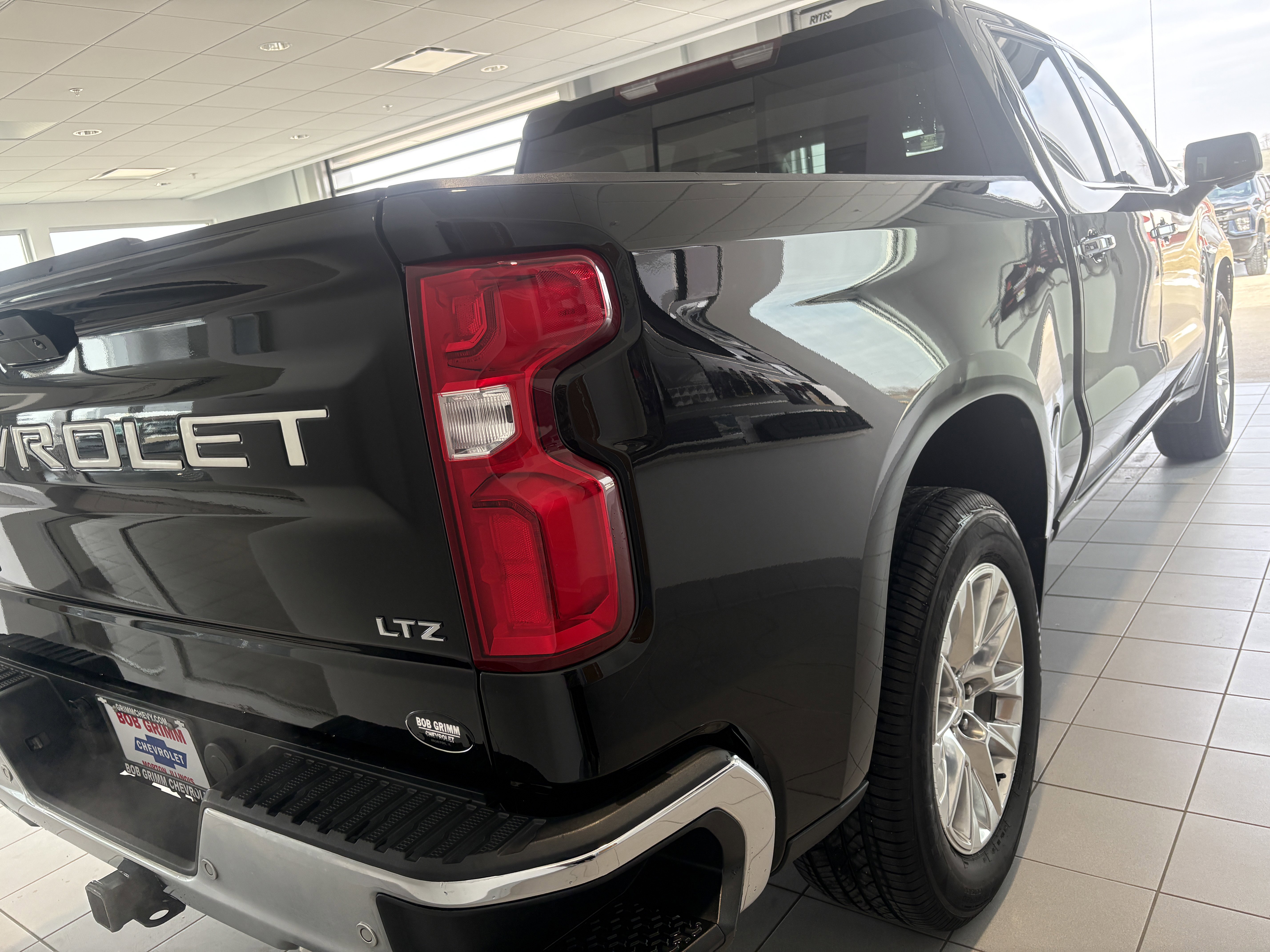 Used 2022 Chevrolet Silverado 1500 LTZ image 6