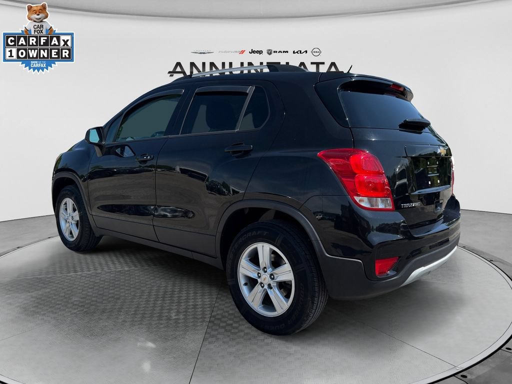 Used 2021 Chevrolet Trax LT w/ Premium Seat Package AWD/4WD image 3