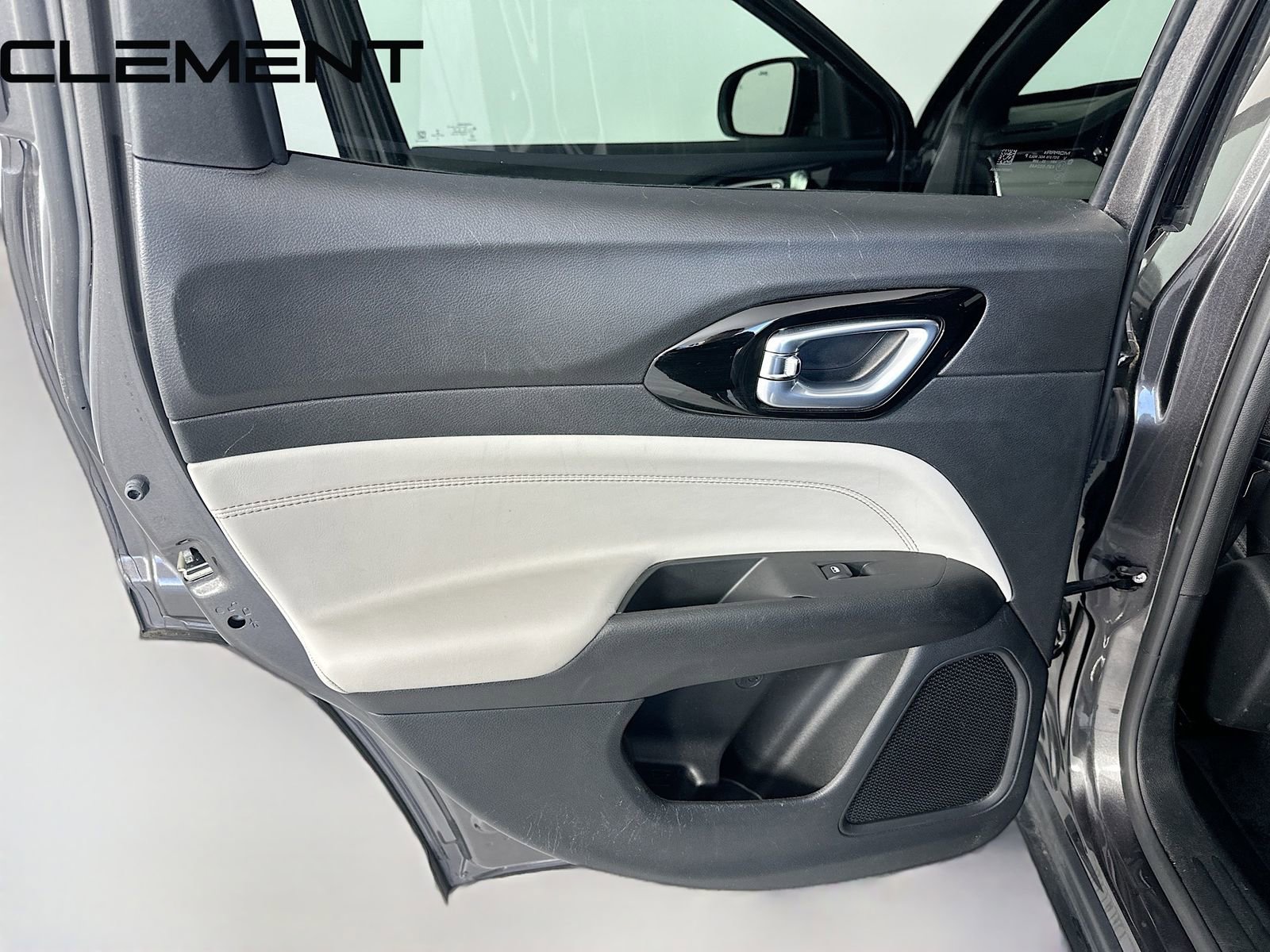 Used 2023 Jeep Compass Limited image 29