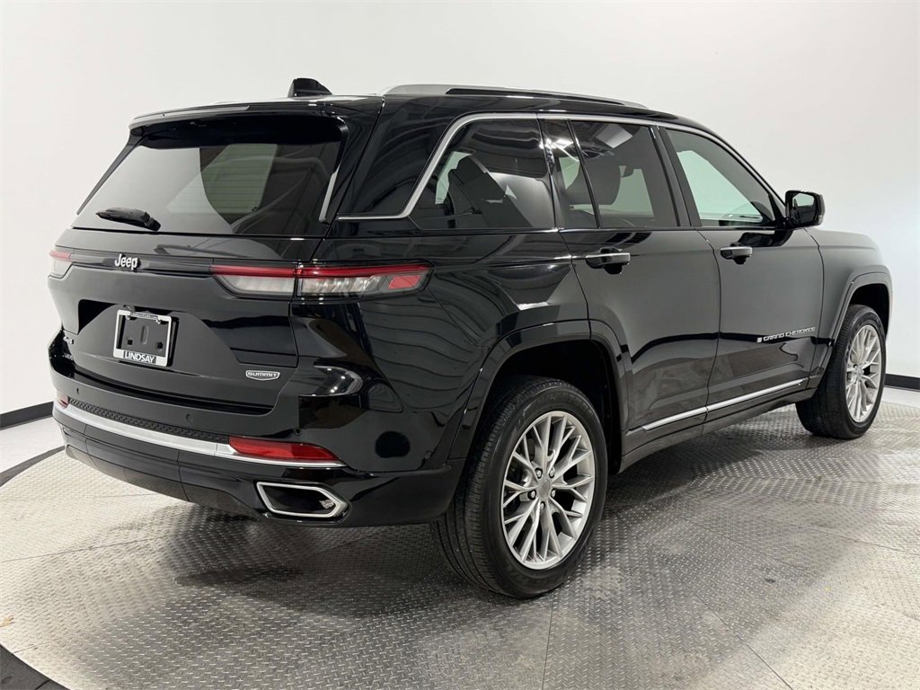 Certified 2022 Jeep Grand Cherokee Summit w/ Luxury Tech Group V image 6