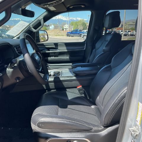 Used 2024 Jeep Wagoneer Series III AWD/4WD image 13