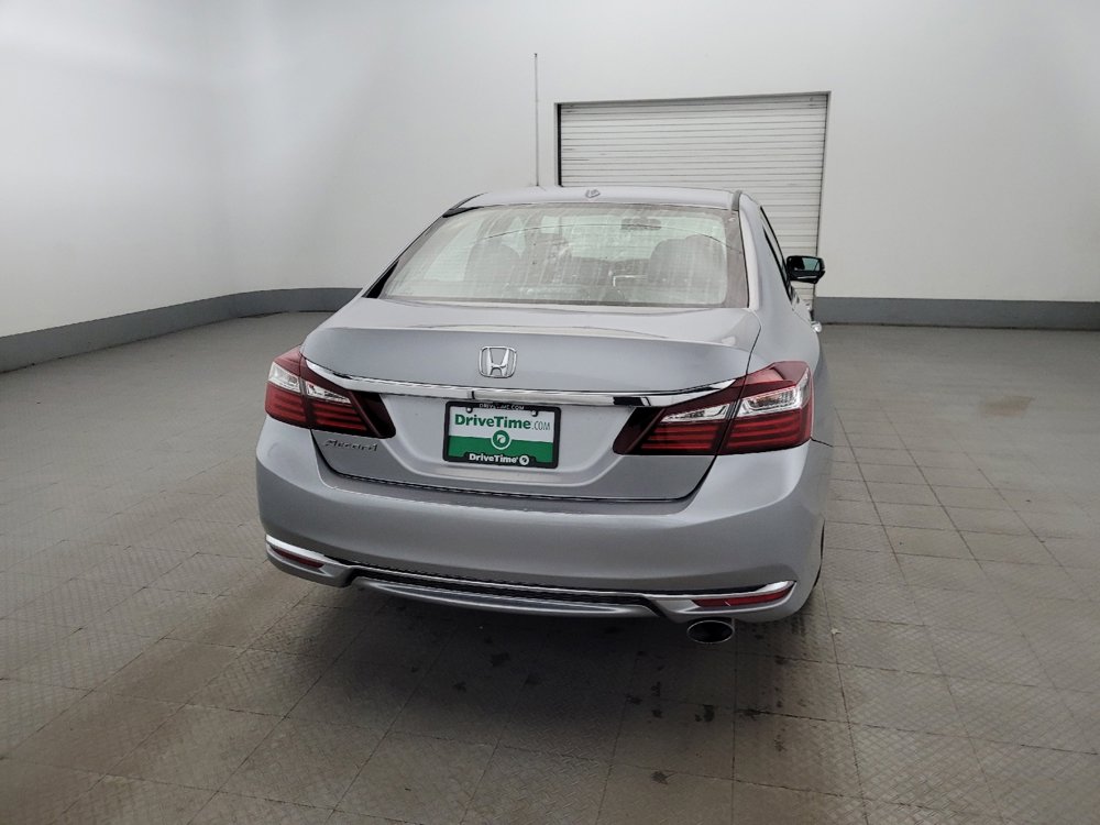 Used 2017 Honda Accord EX image 7