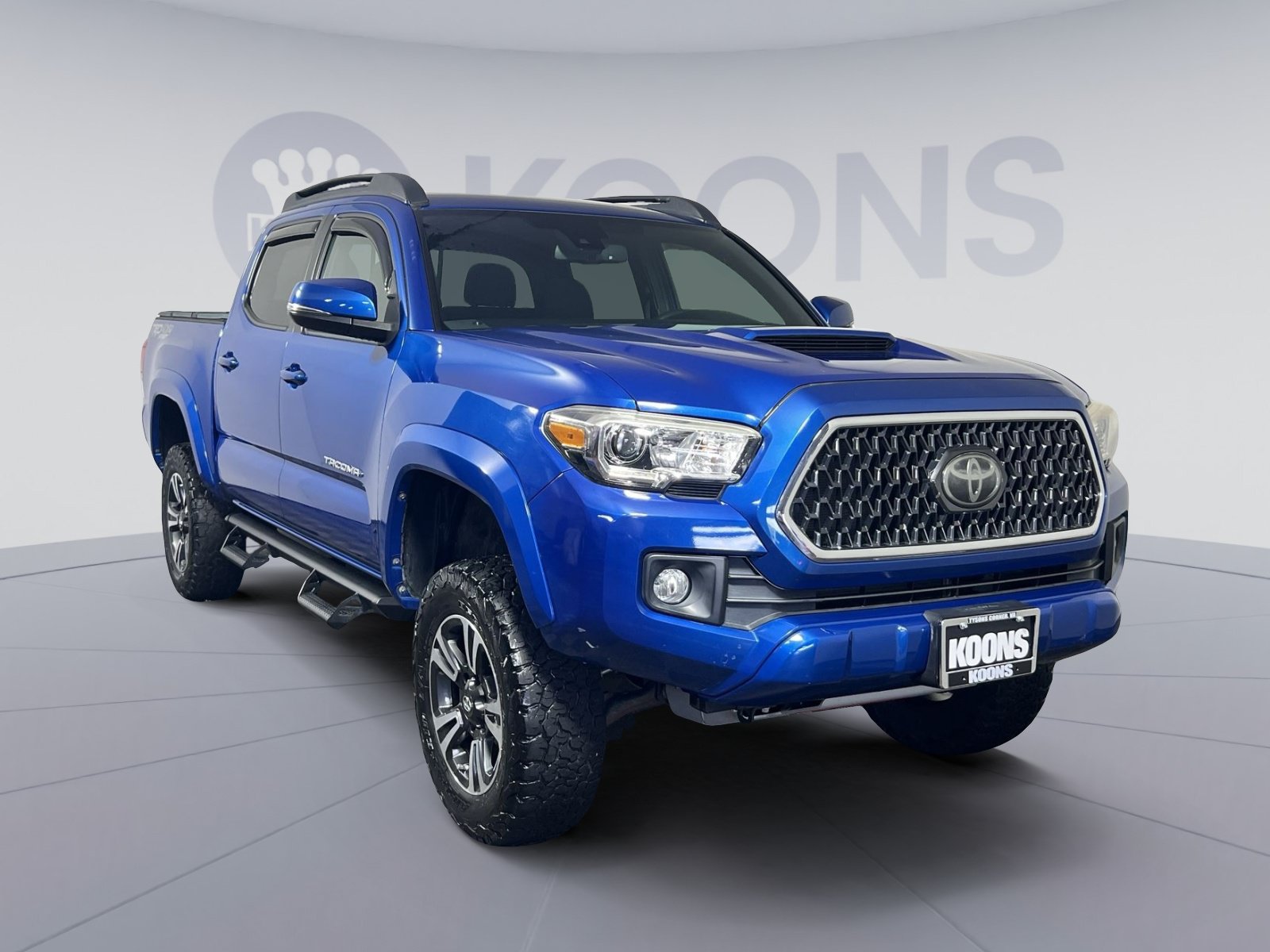 Used 2018 Toyota Tacoma TRD Sport w/ Technology Package AWD/4WD image 2