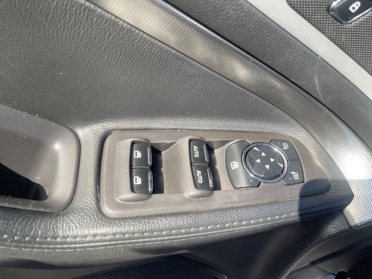 Used 2015 Ford Explorer XLT w/ Equipment Group 202B AWD/4WD image 11
