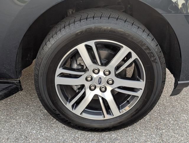 Used 2024 Ford Expedition XLT image 14