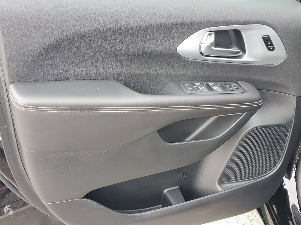 Used 2026 Chrysler Pacifica Limited w/ S Appearance Package FWD image 20