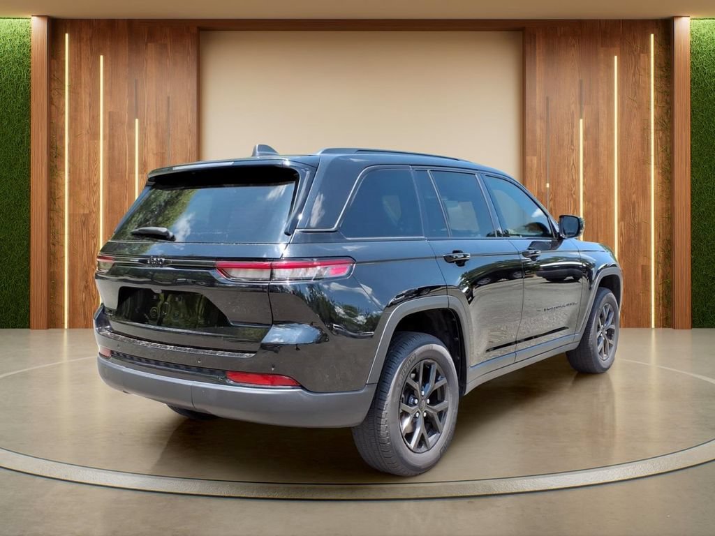 Used 2025 Jeep Grand Cherokee Altitude AWD/4WD image 33