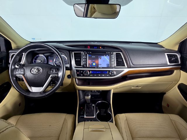 Used 2018 Toyota Highlander Limited FWD image 27