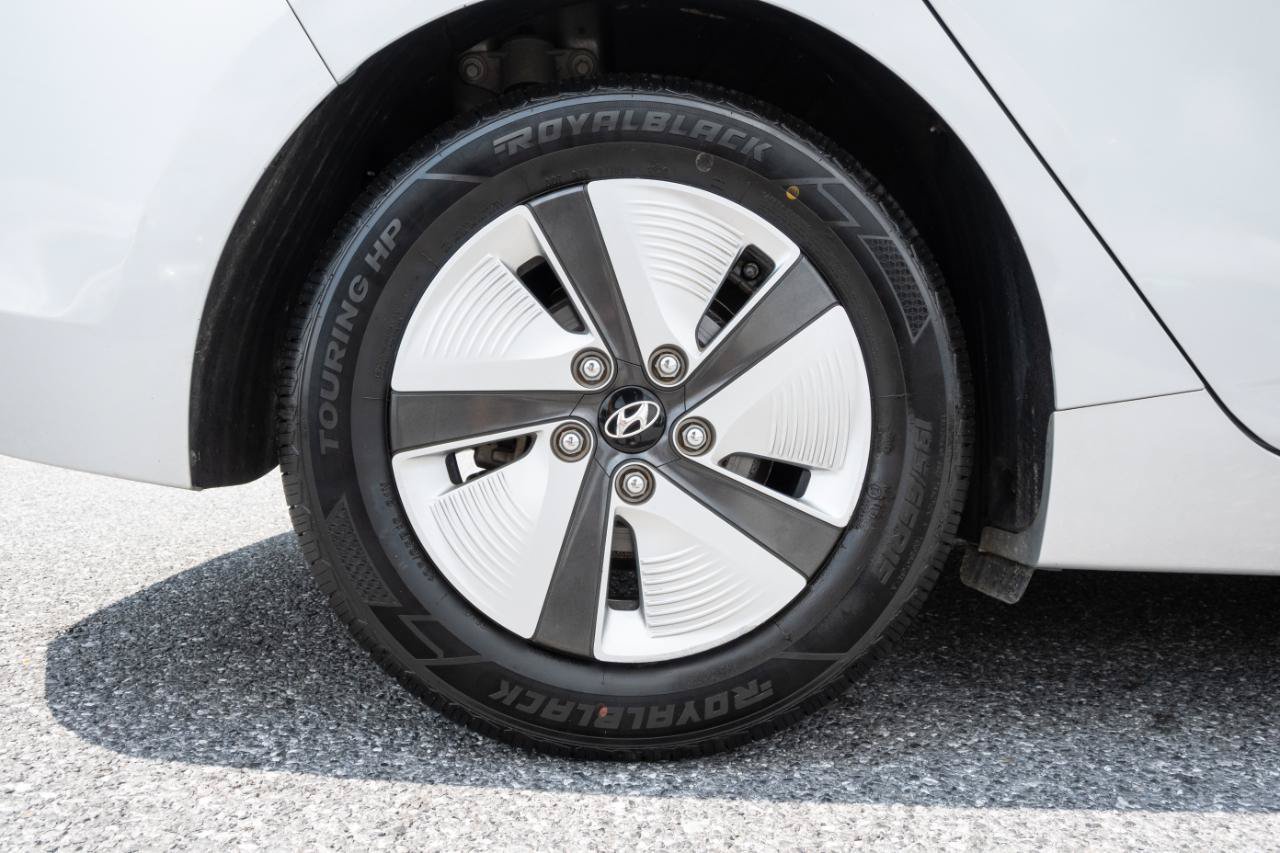 Used 2019 Hyundai Ioniq Blue FWD image 37