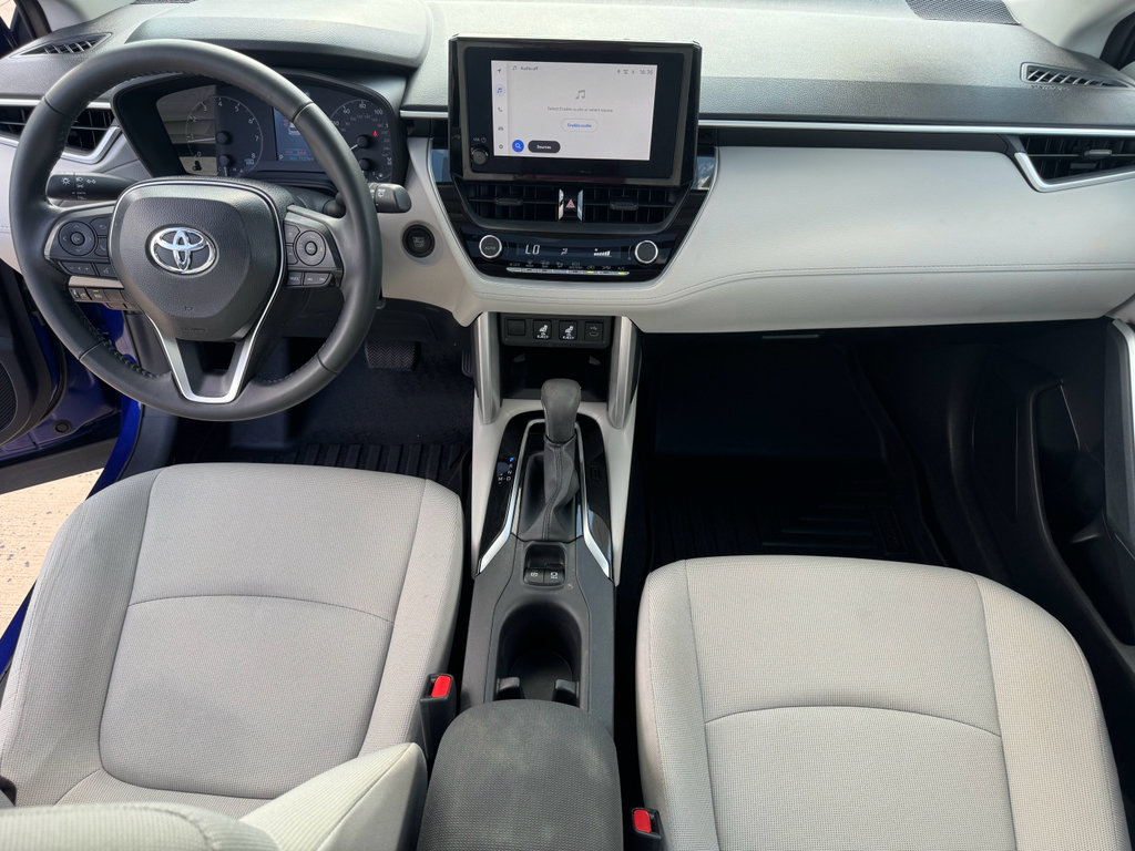 Used 2025 Toyota Corolla Cross LE w/ Moonroof Package FWD video 2
