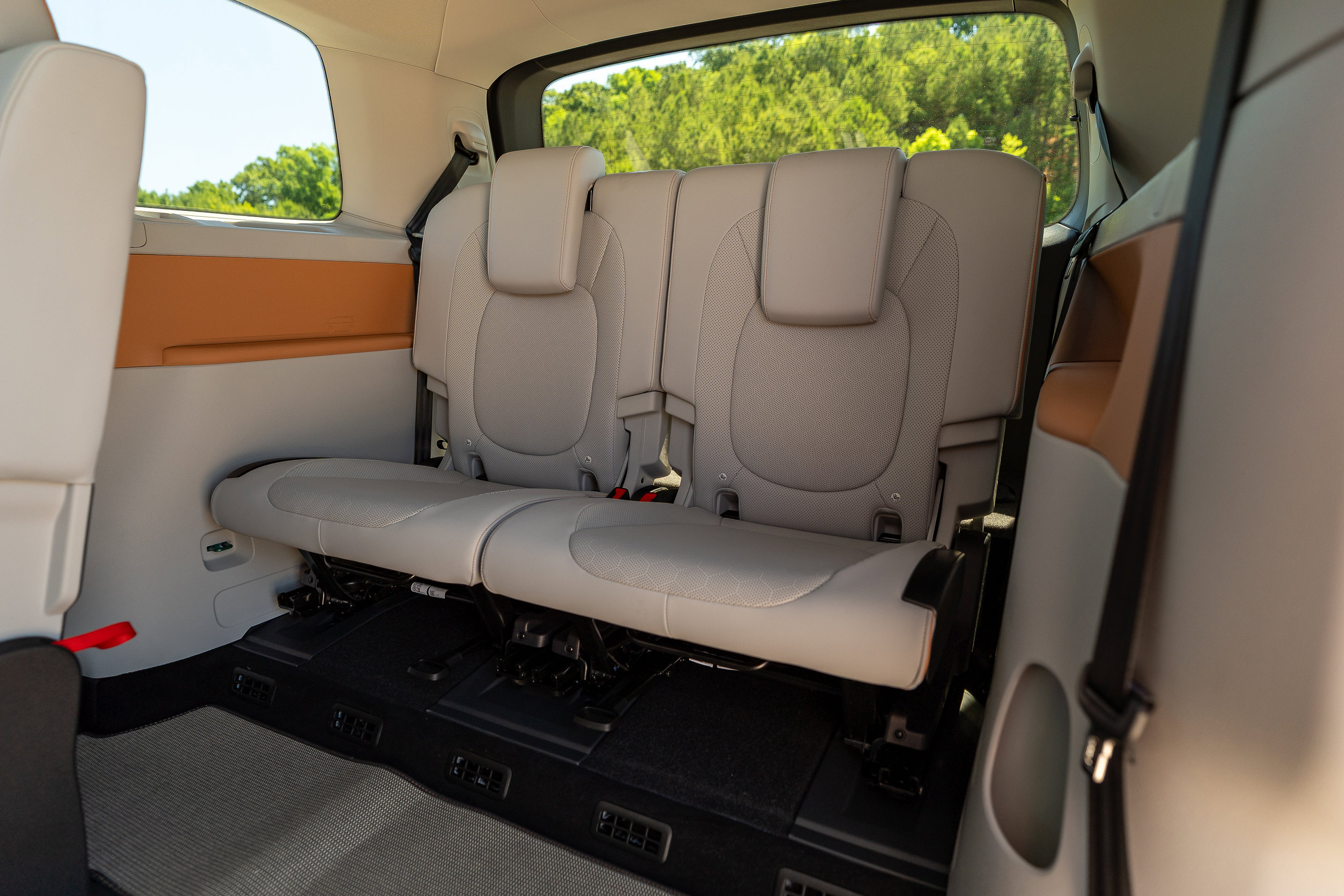 Used 2025 Volkswagen ID. Buzz 1st Edition w/ Cupholders Package RWD image 21