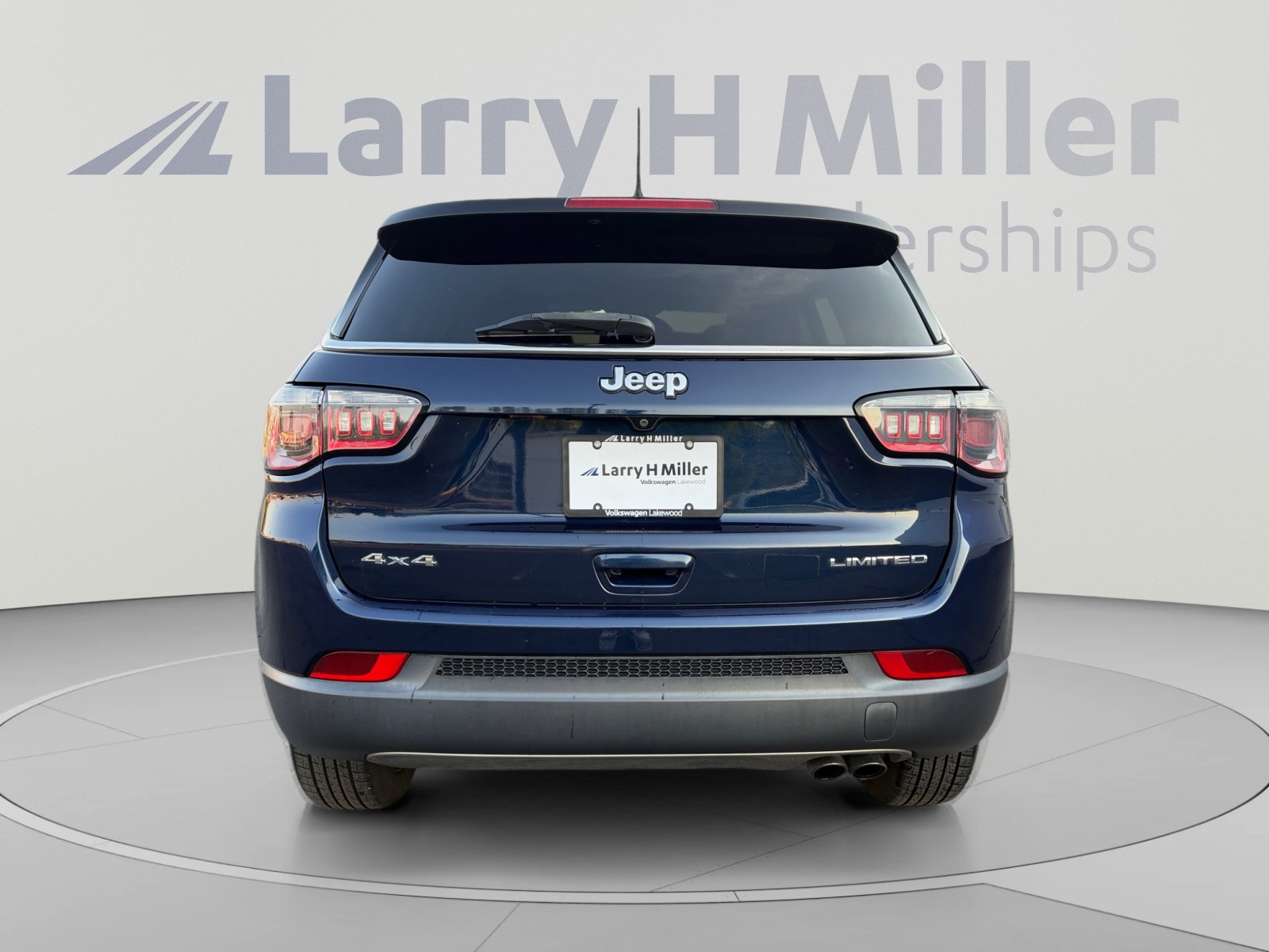 Used 2018 Jeep Compass Limited AWD/4WD image 4