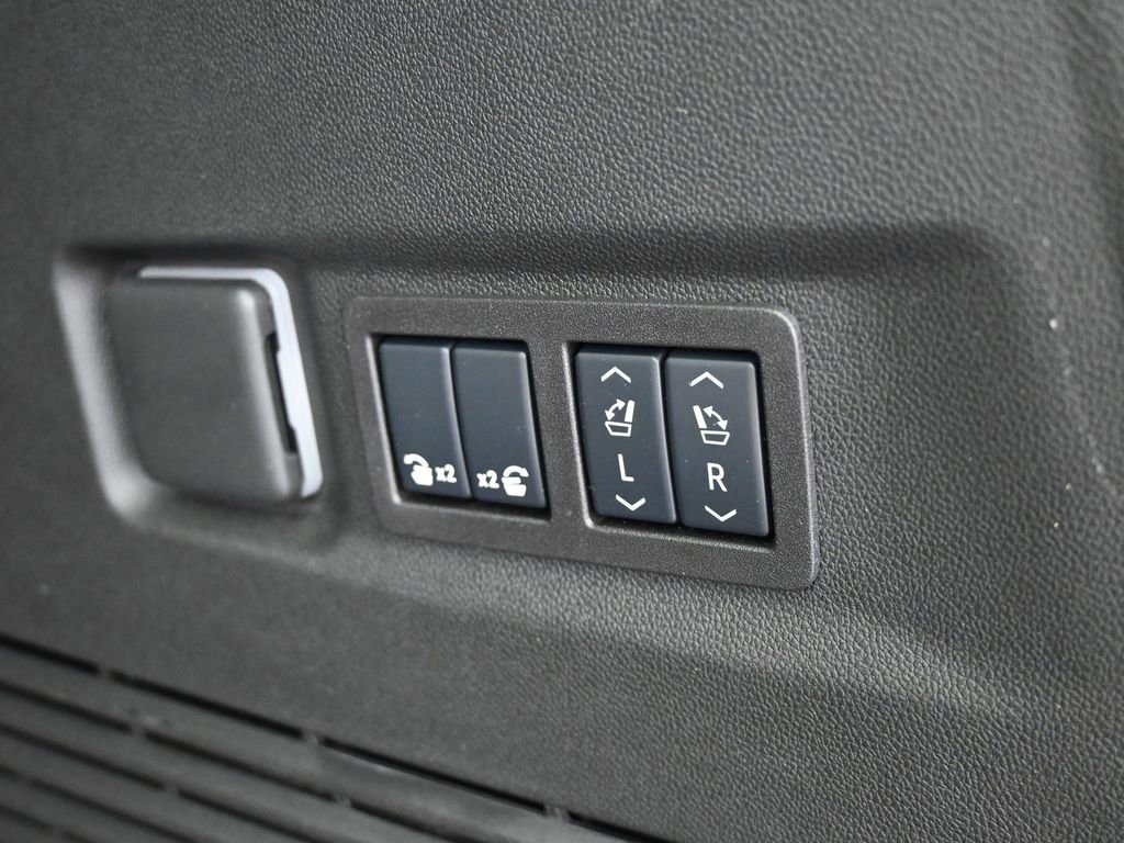 New 2025 Chevrolet Suburban Premier image 48