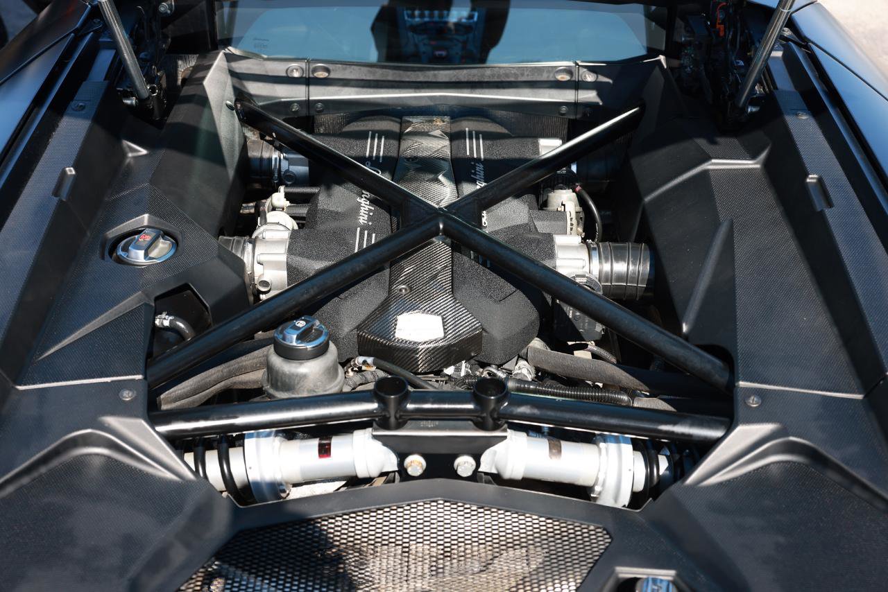 Used 2012 Lamborghini Aventador LP 700-4 image 9