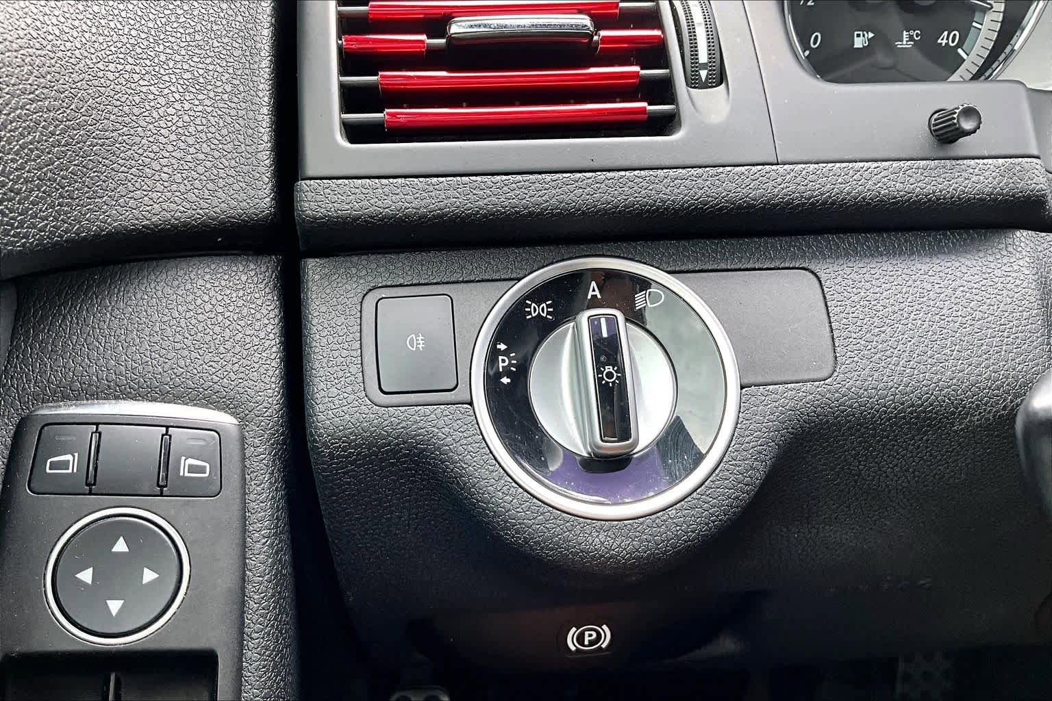 Used 2011 Mercedes-Benz C 350 Sport image 34