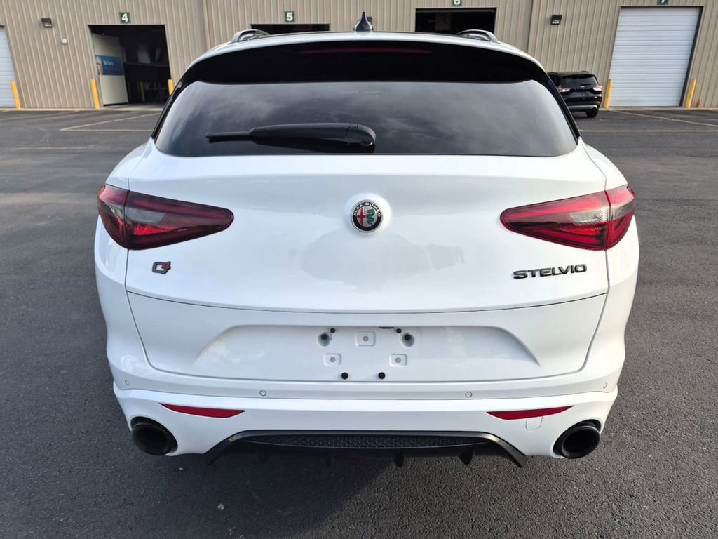 Used 2023 Alfa Romeo Stelvio Estrema AWD/4WD image 5