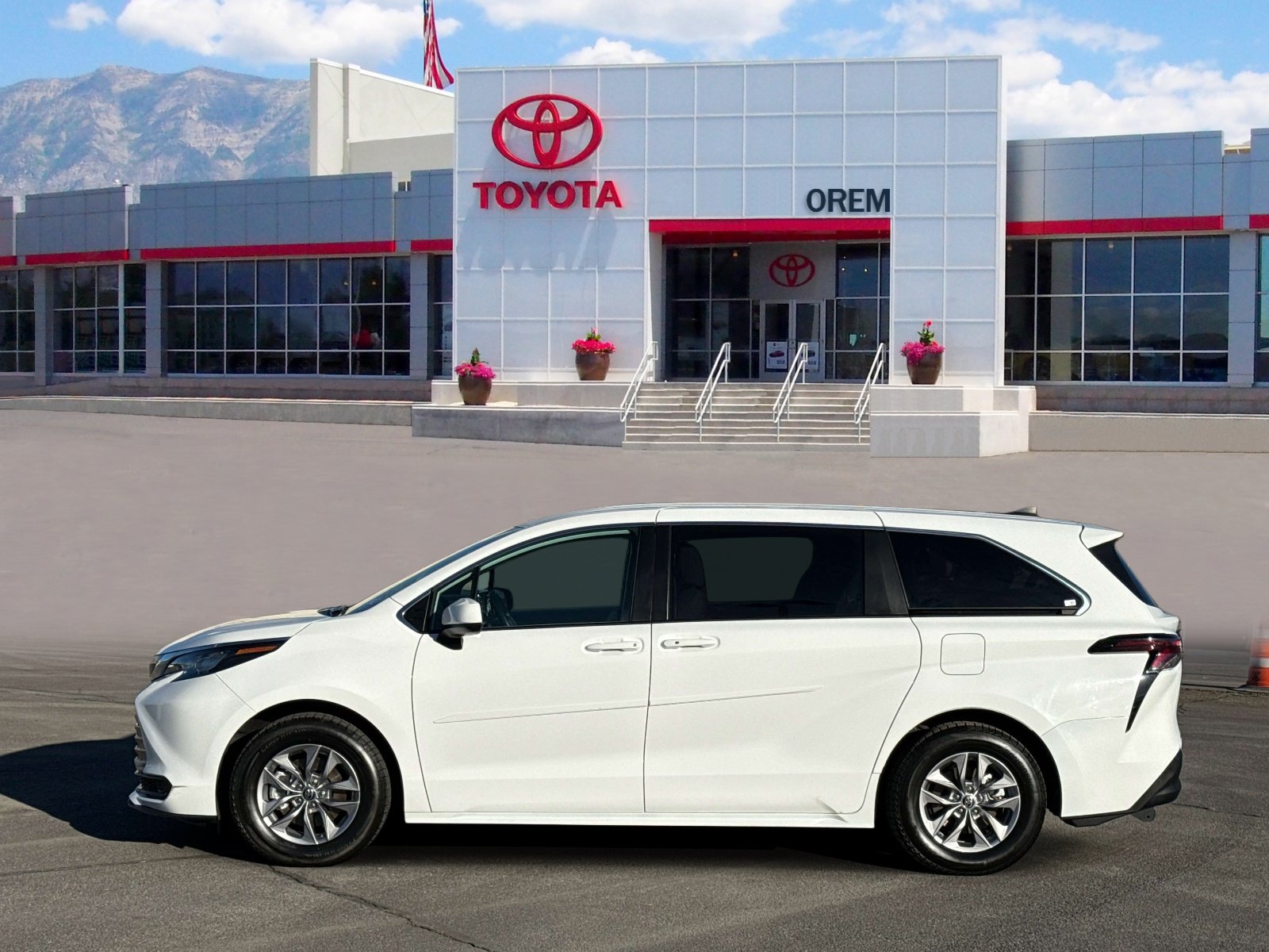 Used 2024 Toyota Sienna LE AWD/4WD image 6