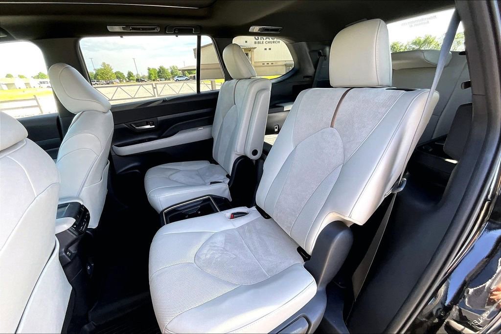 Used 2024 Toyota Grand Highlander AWD Hybrid image 24