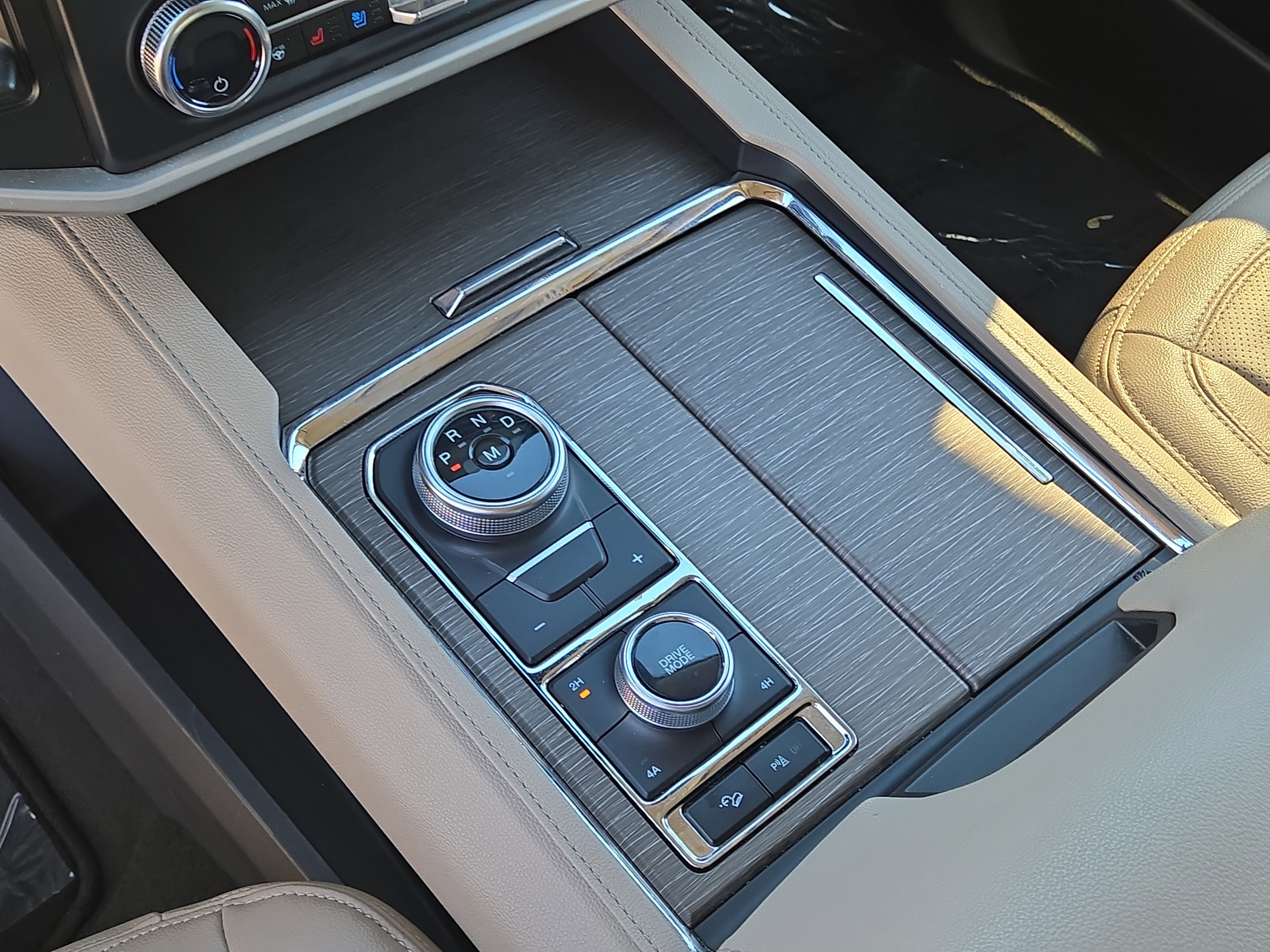 Certified 2024 Ford Expedition Limited image 34