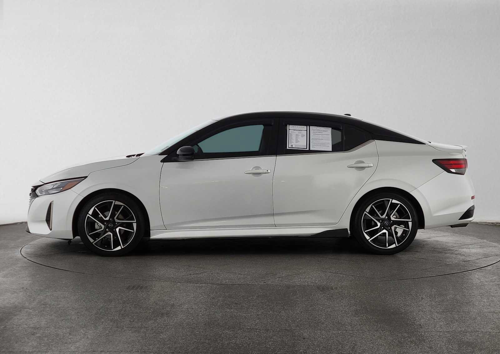 Used 2024 Nissan Sentra SR FWD image 12