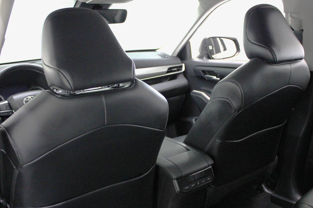 Used 2021 Toyota Highlander XLE image 32