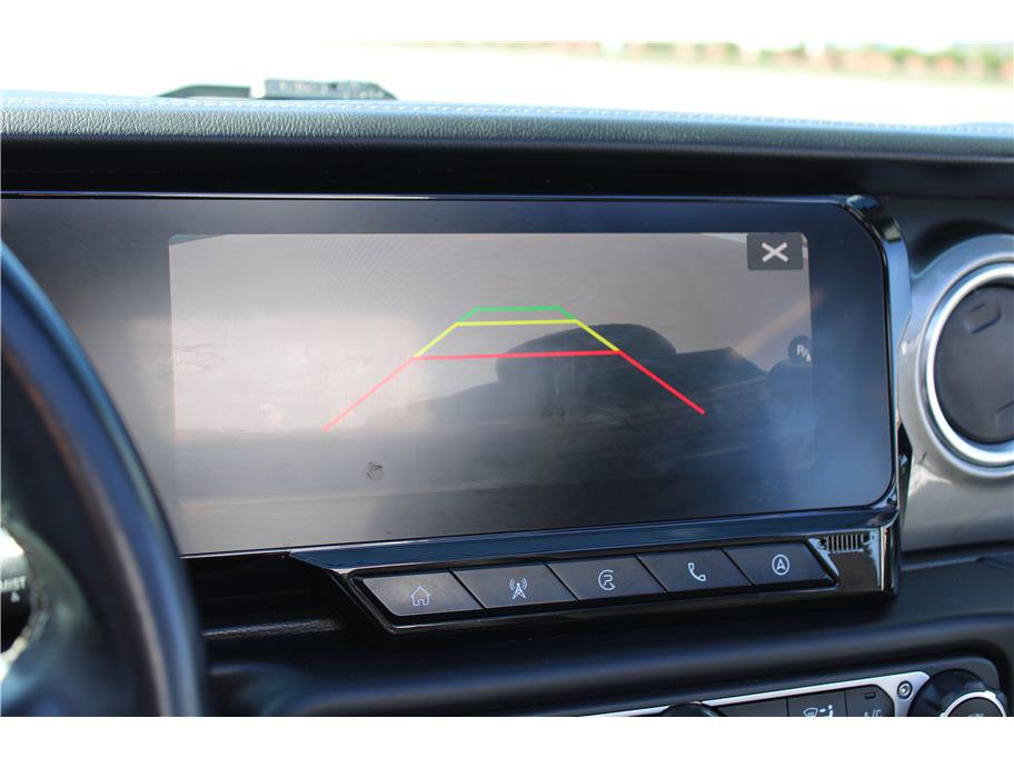 Used 2018 Jeep Wrangler Unlimited Sahara w/ Uconnect 4C Nav & Sound Group image 27