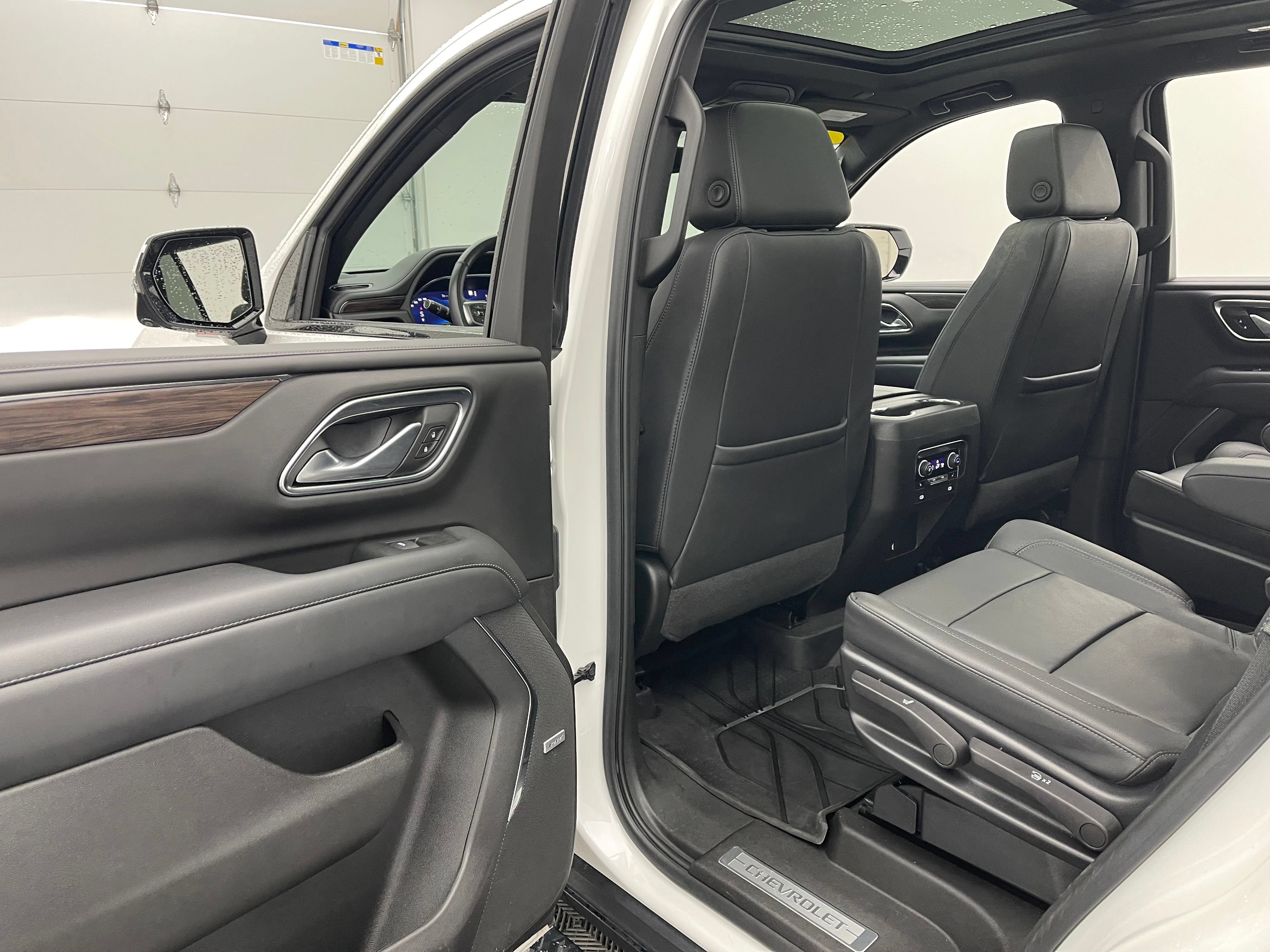Used 2022 Chevrolet Tahoe Z71 w/ Z71 Off-Road Package AWD/4WD image 43