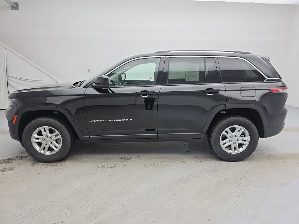 Used 2023 Jeep Grand Cherokee Laredo image 8