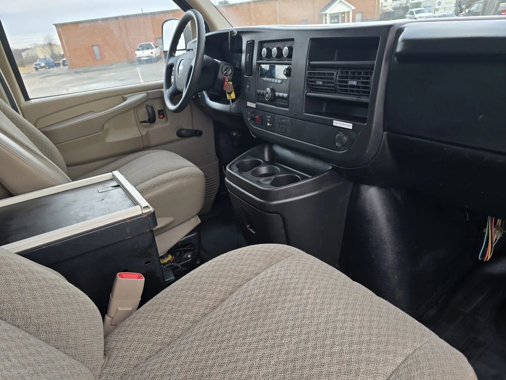 Used 2009 Chevrolet Express 2500 image 21