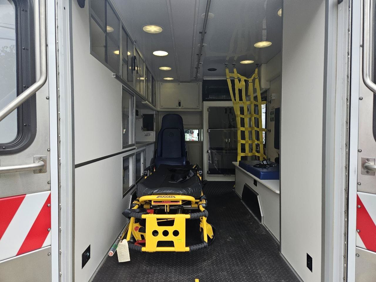 Used 2013 Ford F450 XLT w/ Ambulance Preparation Pkg RWD image 50