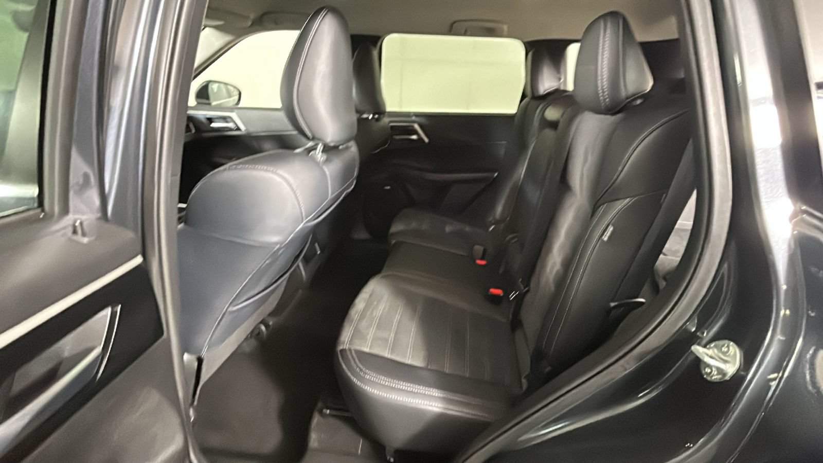 Used 2025 Mitsubishi Outlander SE AWD/4WD image 30