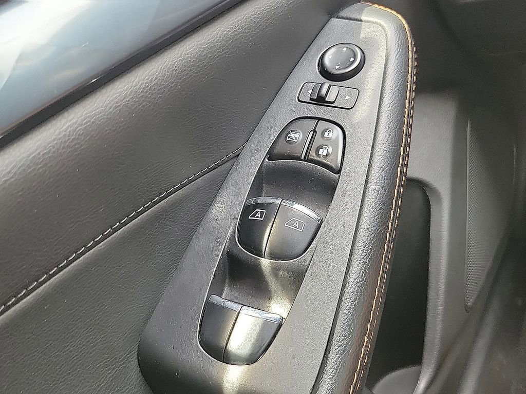 Used 2022 Nissan Maxima SR w/ Sport Mat Group FWD image 12