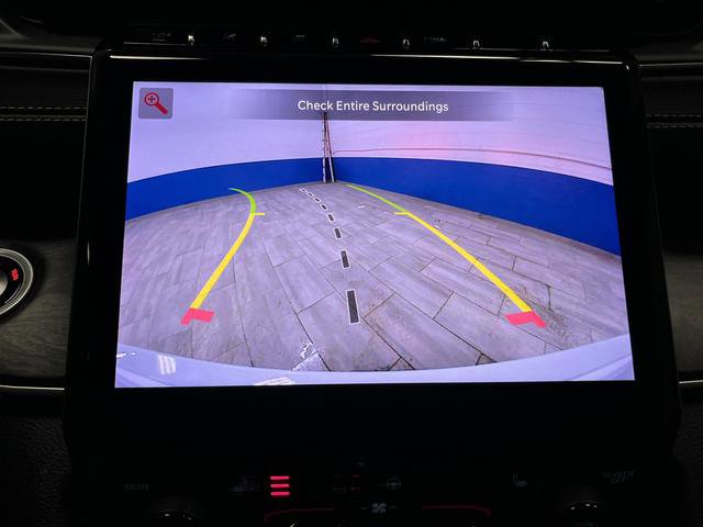 Used 2025 Jeep Grand Cherokee Limited w/ Black Appearance Package image 10