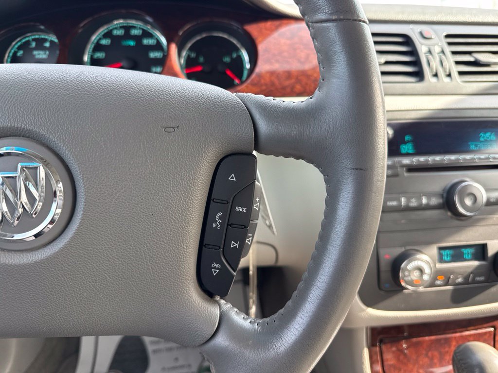 Used 2011 Buick Lucerne CXL FWD image 31