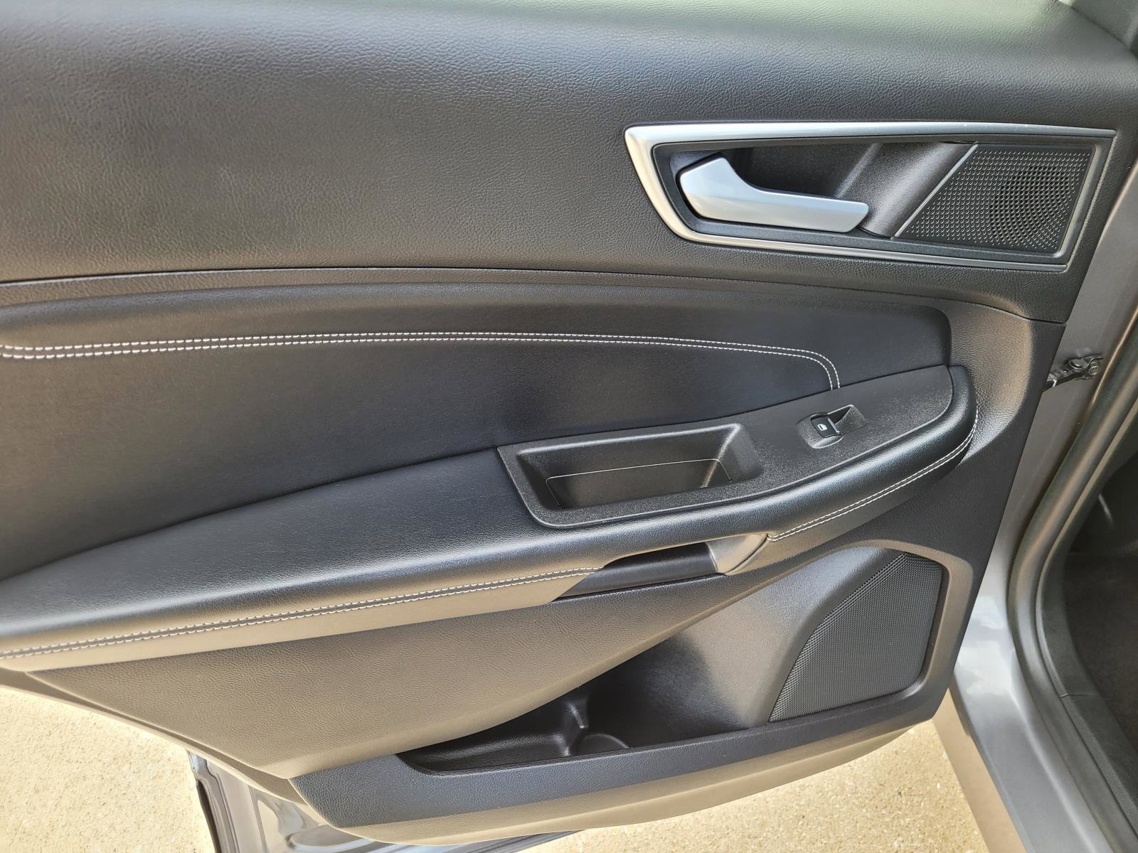 Used 2022 Ford Edge Titanium AWD/4WD image 15