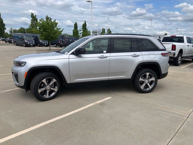 New 2026 Jeep Grand Cherokee Limited w/ Luxury Tech Group II AWD/4WD image 5