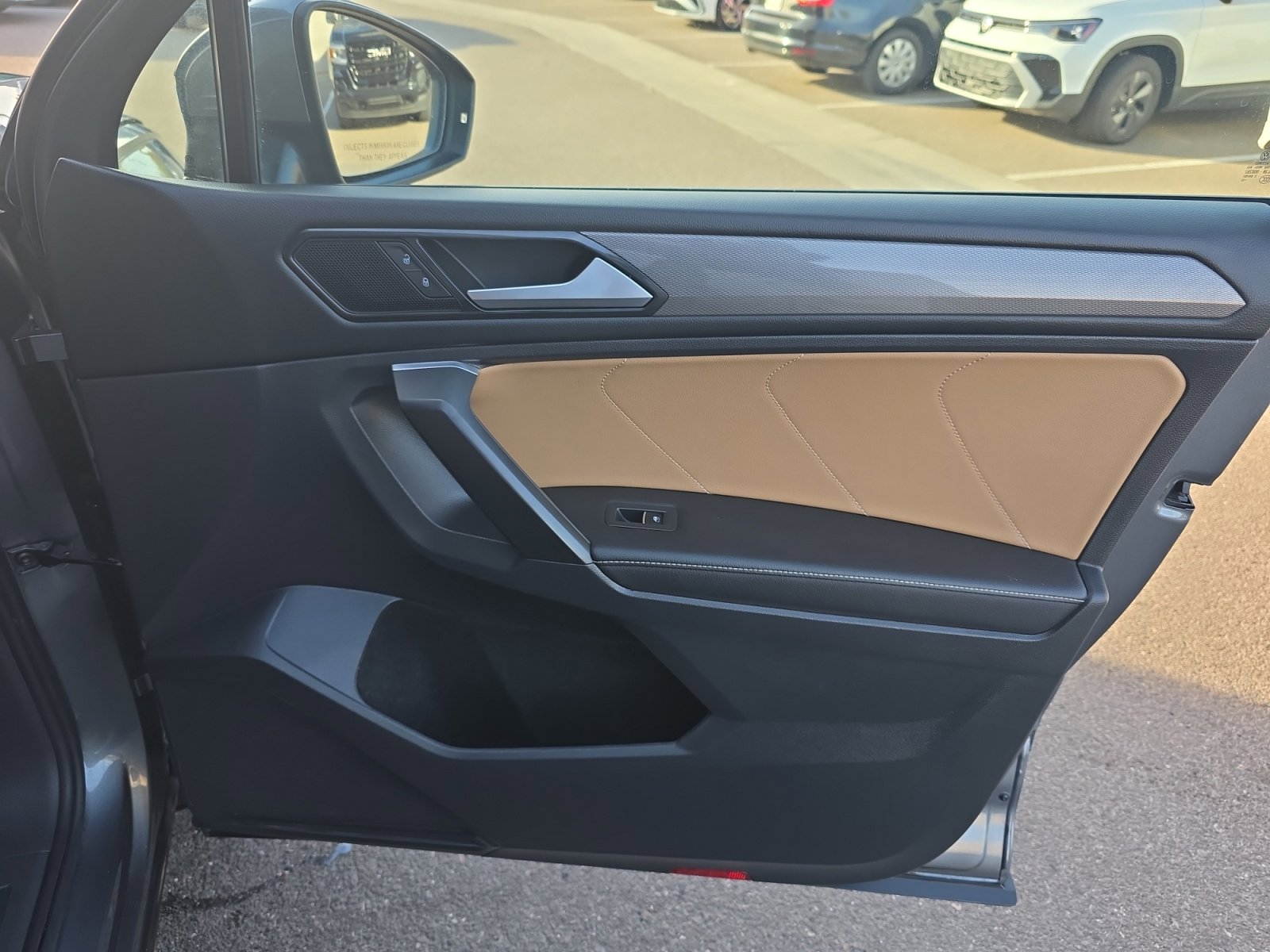 Used 2022 Volkswagen Tiguan SE image 16