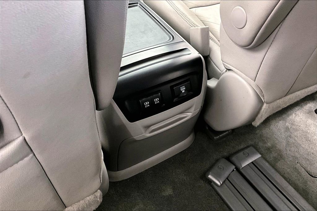 Used 2019 Toyota Sienna XLE w/ XLE Navigation Package FWD image 25